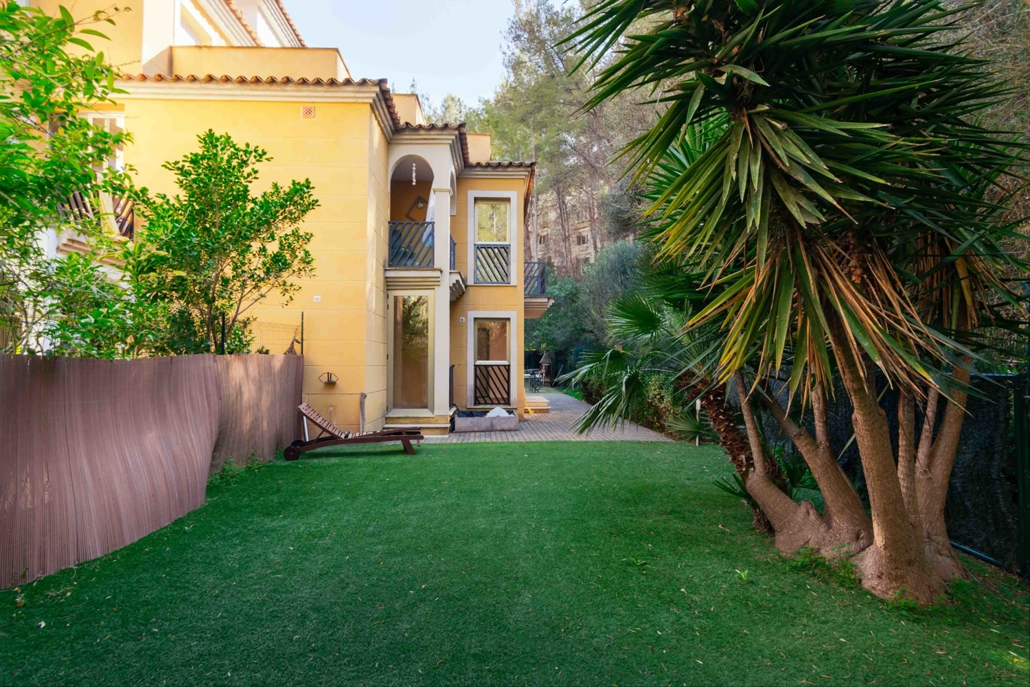 Planta baja con garaje y jardín privado en Sant Agustí