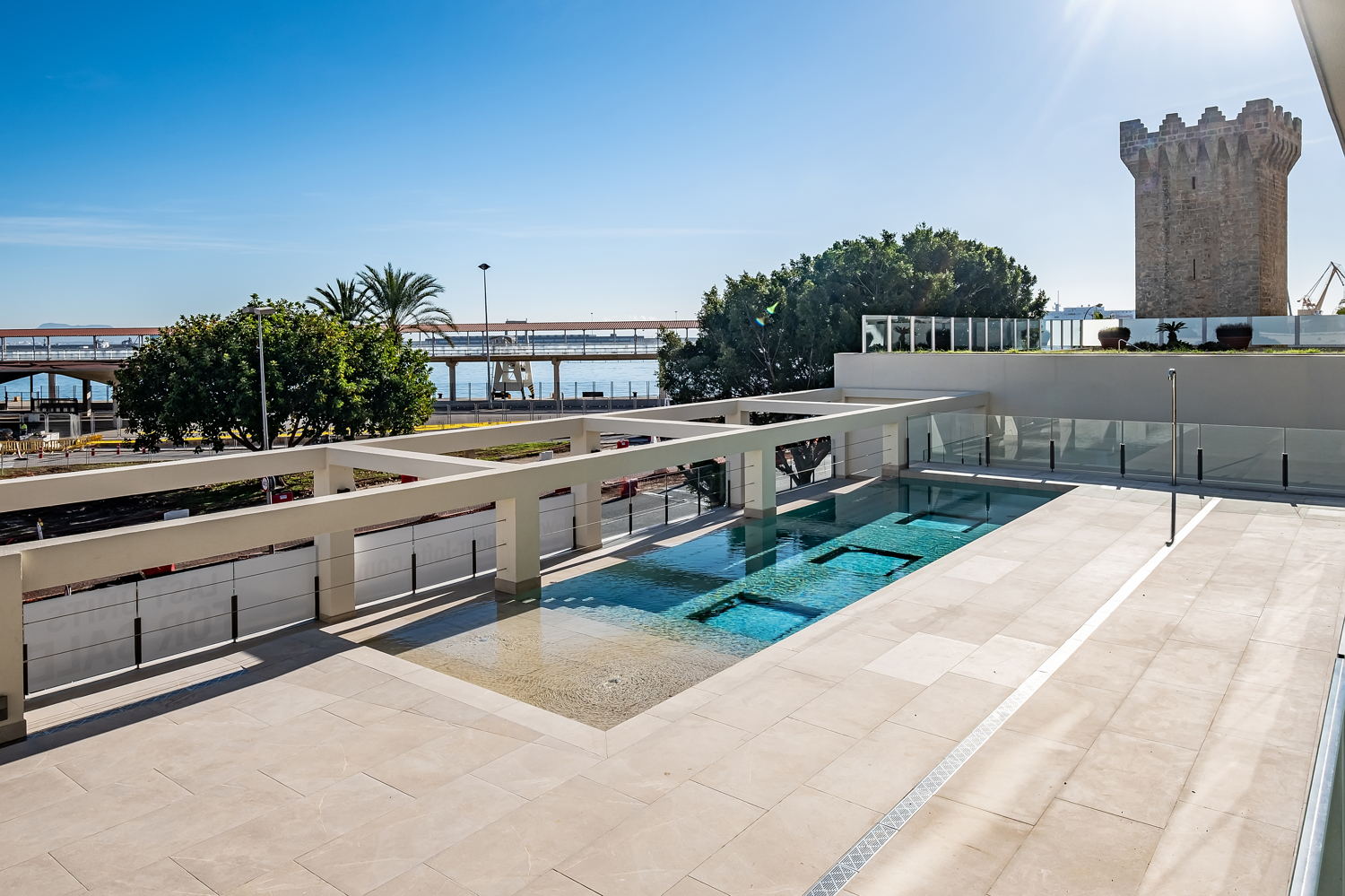 NUEVO ÁTICO DE LUJO CON PISCINA Y TERRAZA