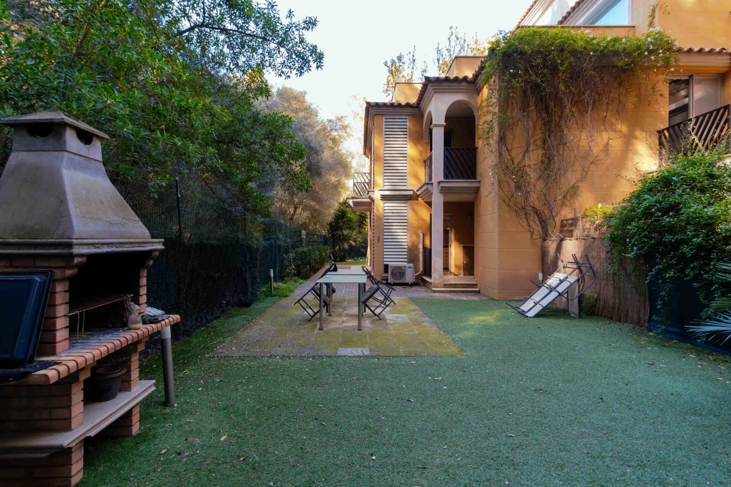 Planta baja con garaje y jardín privado en Sant Agustí