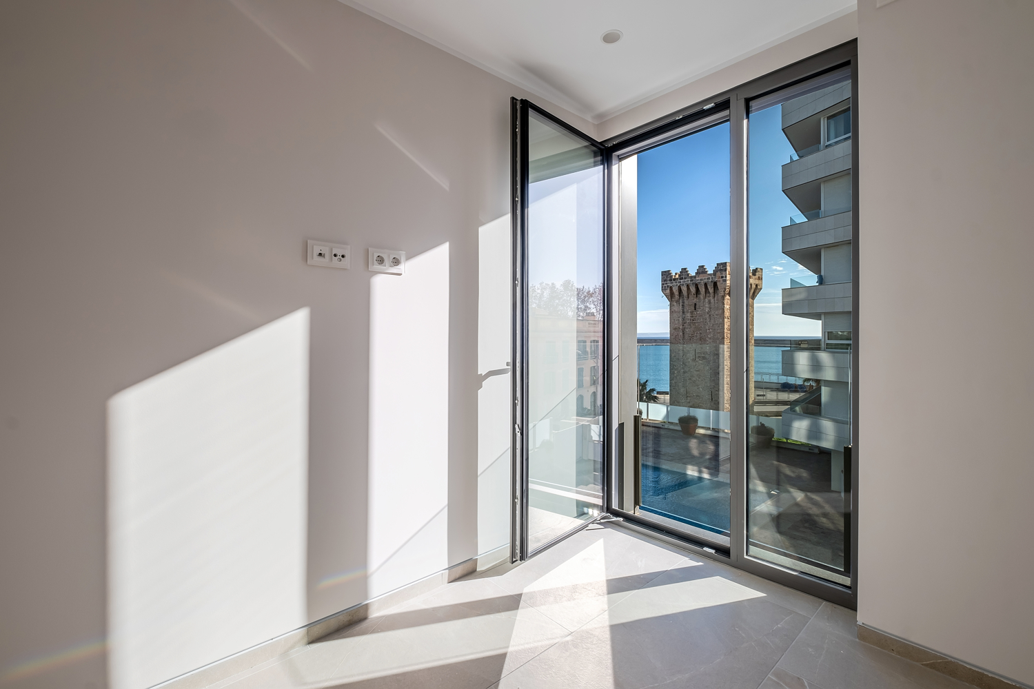 NEW LUXURY DEVELOPMENT ON THE FIRST LINE IN PALMA