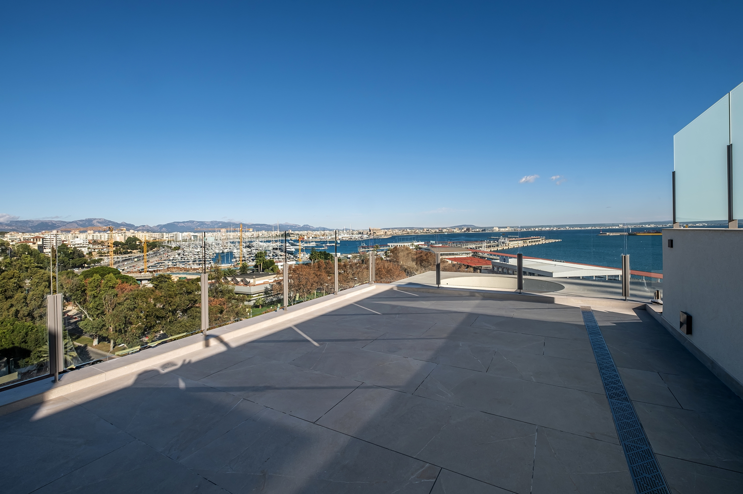 NUEVO ÁTICO DE LUJO CON PISCINA Y TERRAZA