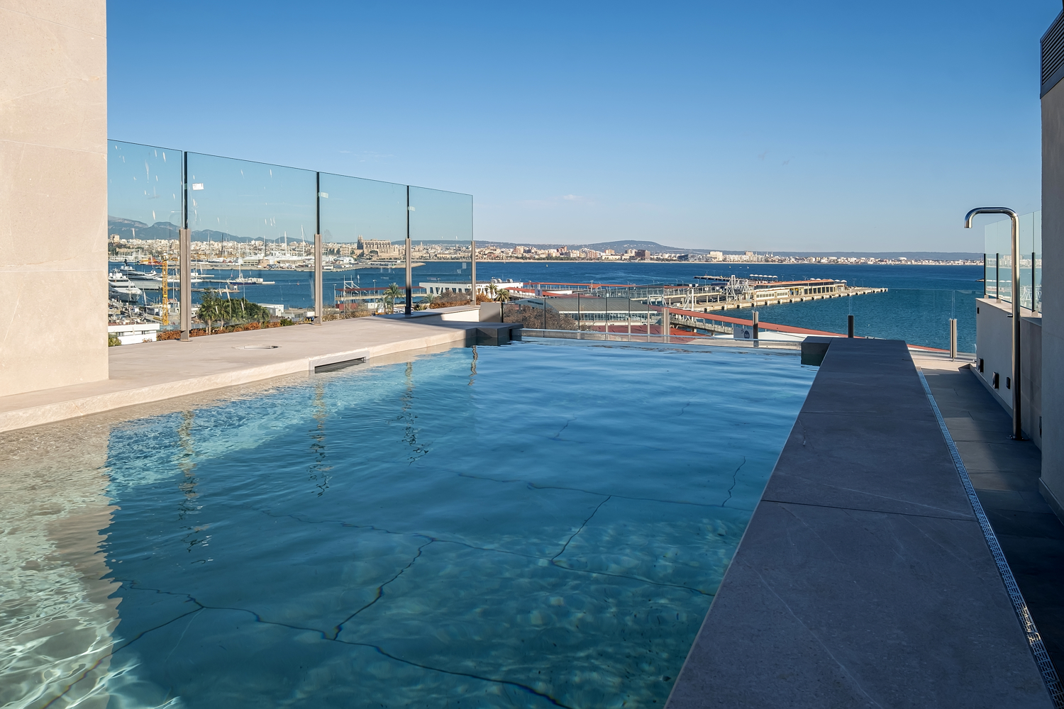 NUEVO ÁTICO DE LUJO CON PISCINA Y TERRAZA