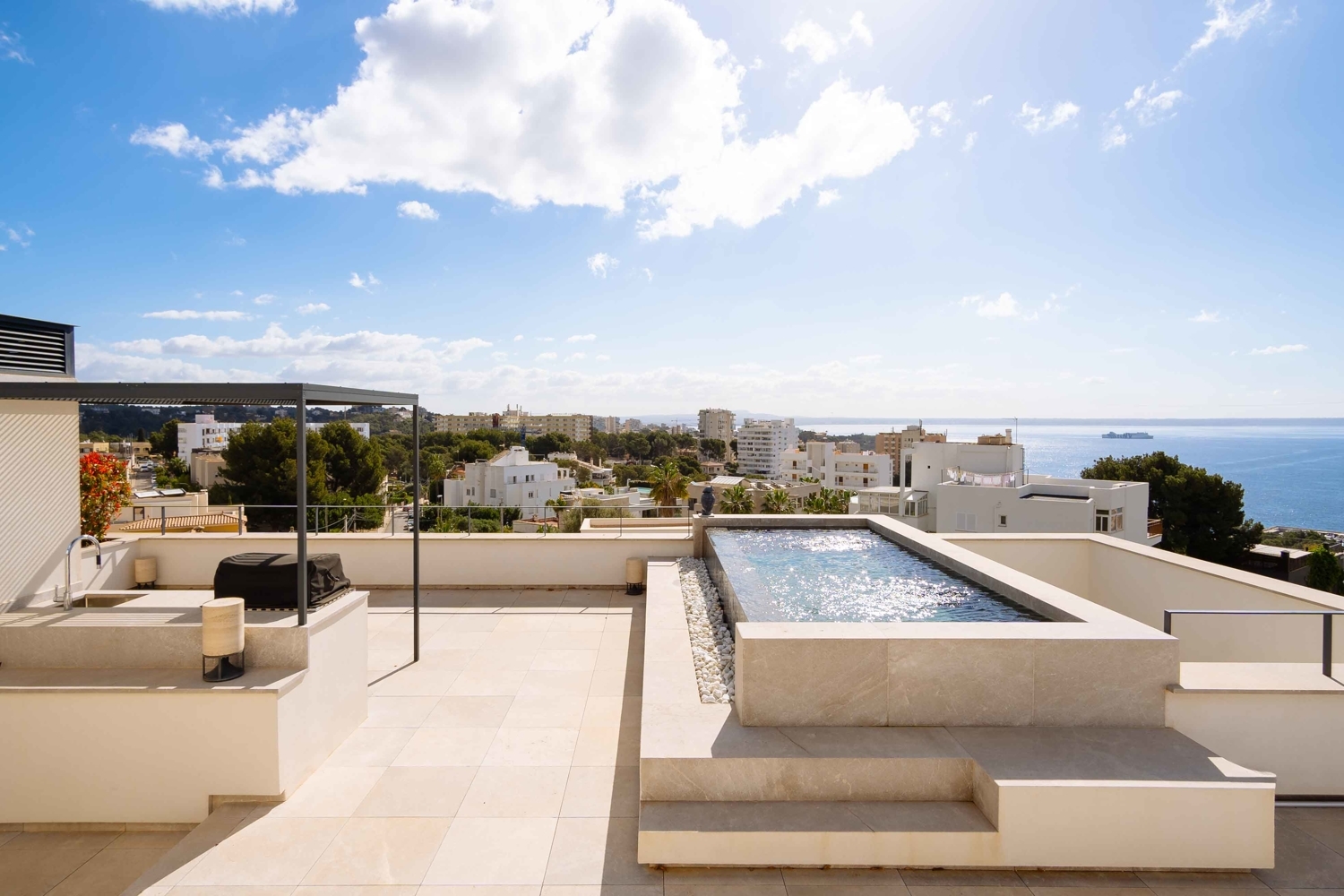 Ático en San Agustín con vistas al mar y privada