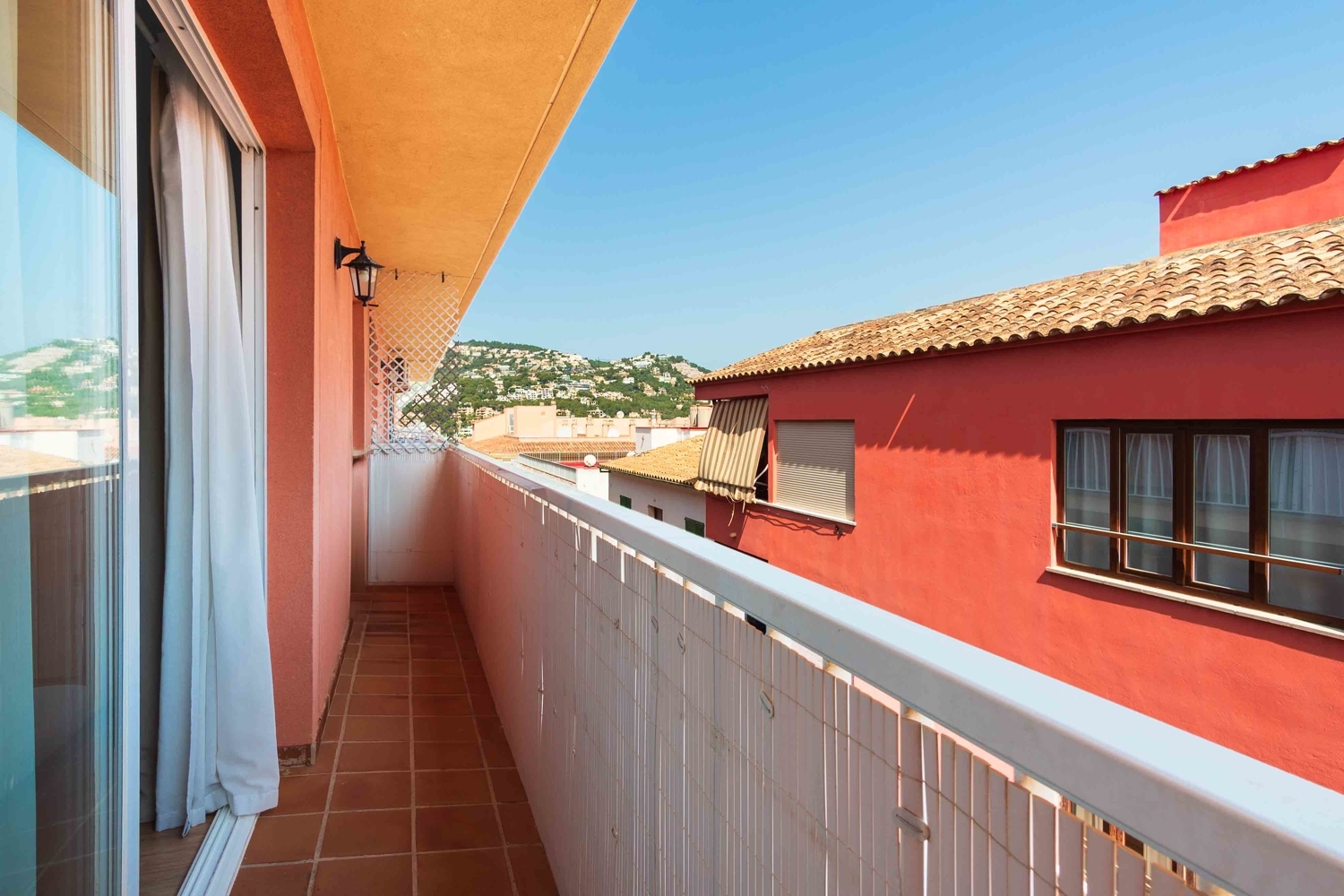 Renovated flat with balcony, partial sea views & parking