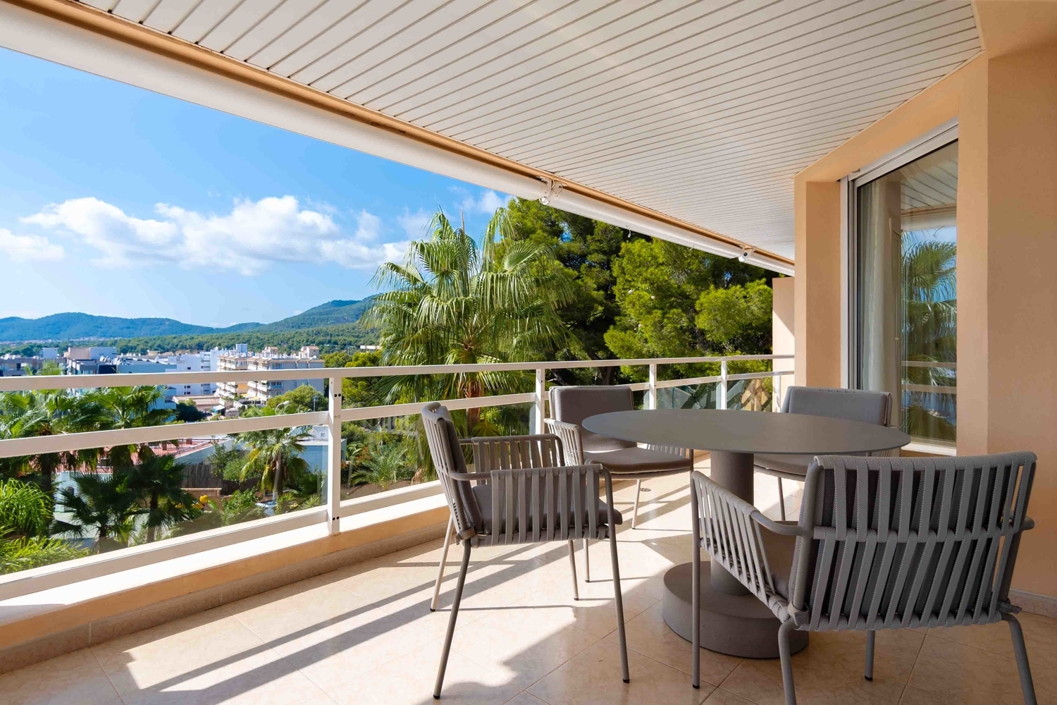 Schöne Wohnung mit Meerblick in Portals Nous