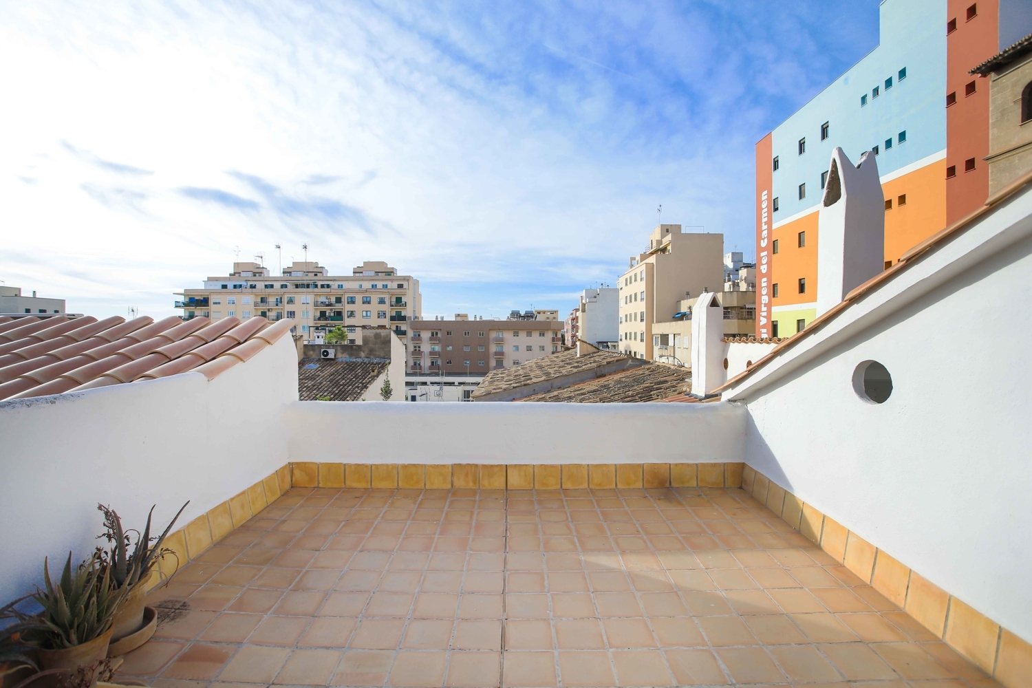 Charming renovated loft-style penthouse in Santa Catalina