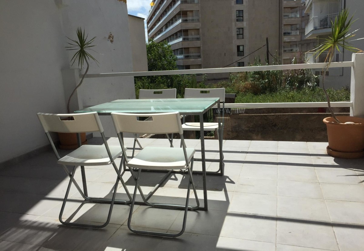 PENTHOUSE-WOHNUNG MIT TERRASSE IN SANTA CATALINA