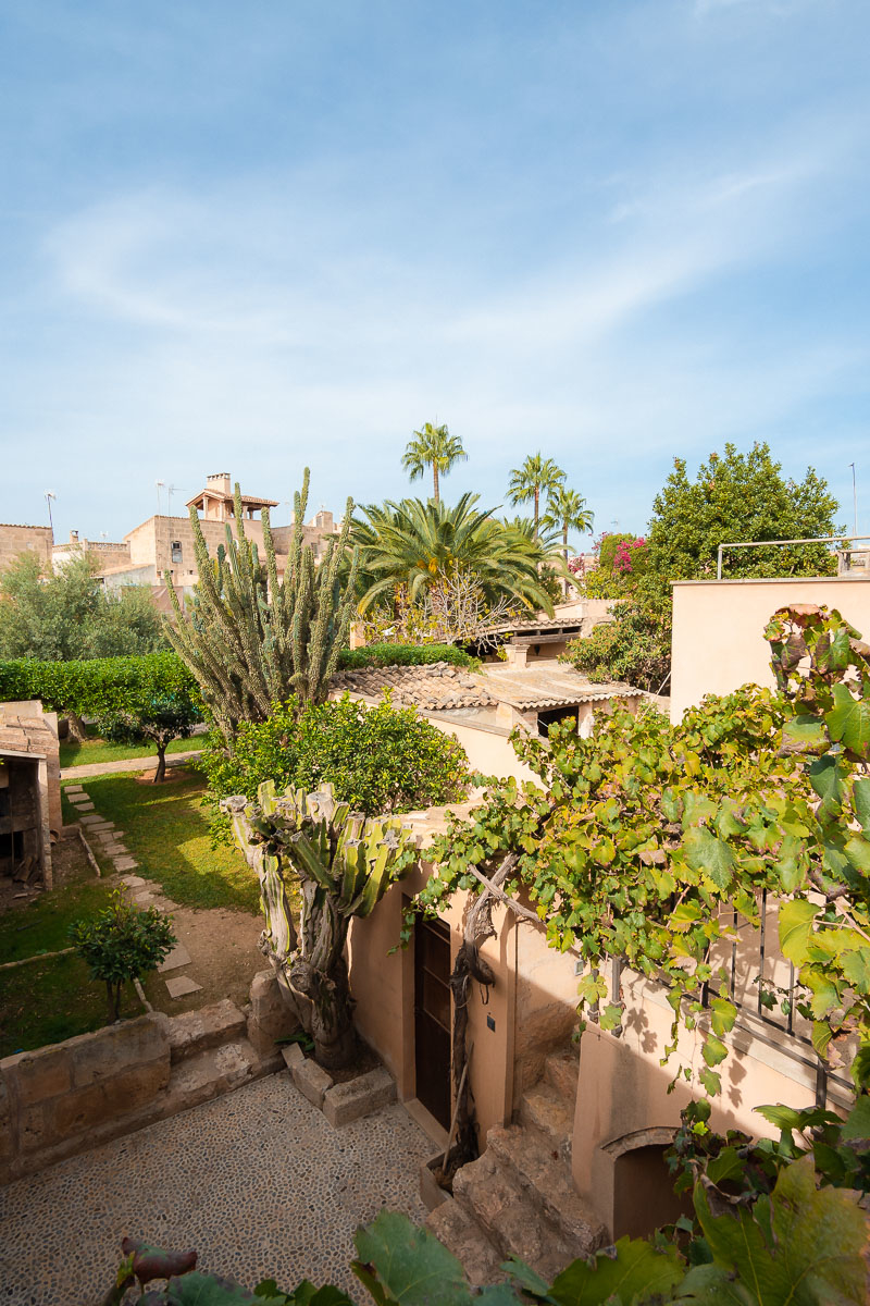 CHARMANTES HAUS MIT GARTEN, POOL UND 2 GÄSTEHÄUSERN