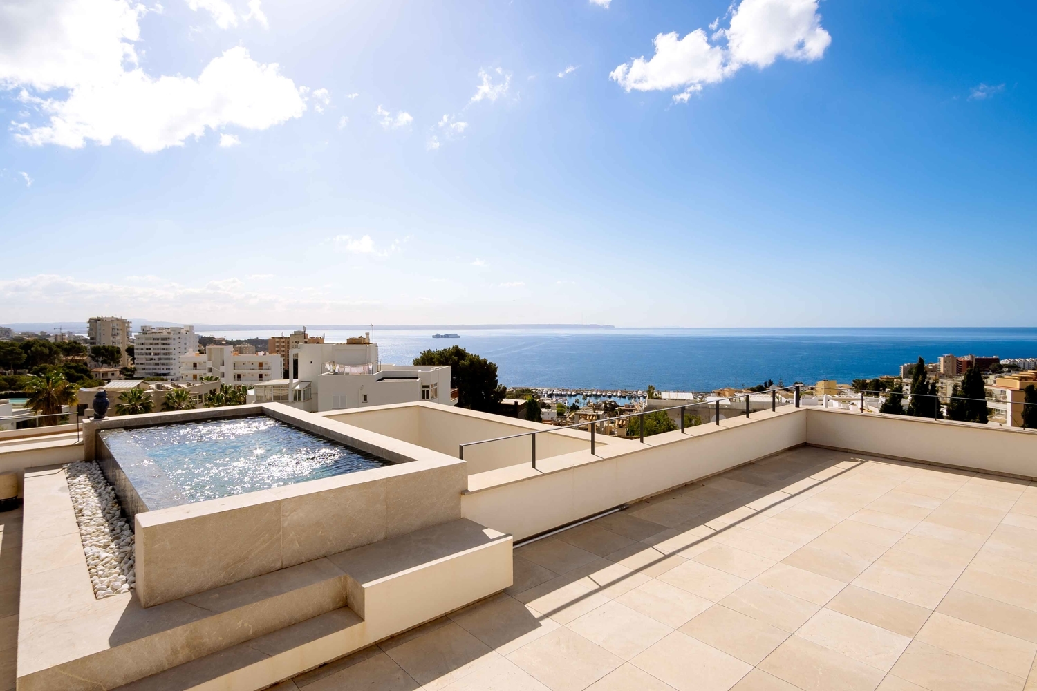 Ático en San Agustín con vistas al mar y privada